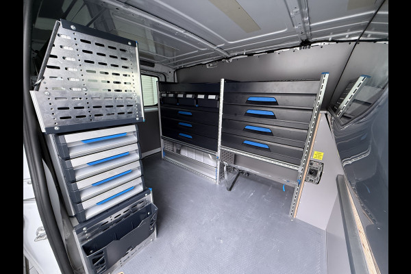 Mercedes-Benz Vito 116CDI Automaat Trekhaak Navi Ecc Cruise Control Euro 6 Camera Bluetooth Sortimo Kasten Stoelverwarming Cruise Control Pdc Lane  Betonplex Vloer Schuifdeur Achterdeuren Licht-/regensensor Zijwind assistent 1e Eigenaar 2.500KG Trekgewicht