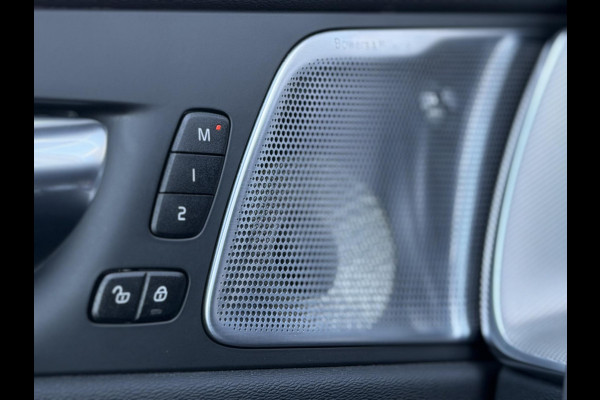 Volvo XC60 2.0 T8 Plug-in hybrid AWD 455PK Ultimate Dark Long Range|Pano|Luchtvering|Bowers & Wilkins|21"|