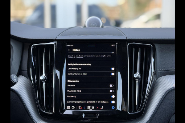 Volvo XC60 2.0 T8 Plug-in hybrid AWD 455PK Ultimate Dark Long Range|Pano|Luchtvering|Bowers & Wilkins|21"|