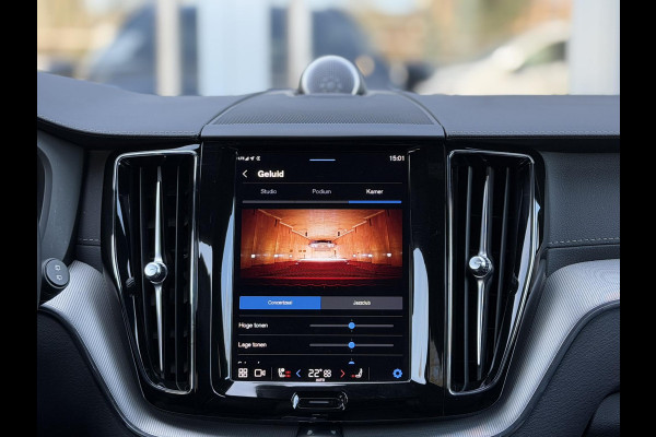 Volvo XC60 2.0 T8 Plug-in hybrid AWD 455PK Ultimate Dark Long Range|Pano|Luchtvering|Bowers & Wilkins|21"|