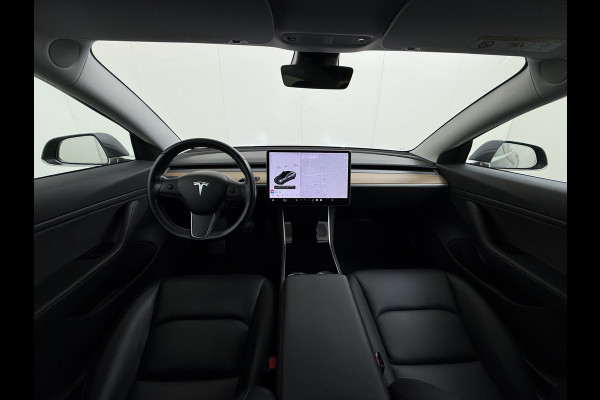 Tesla Model 3 Long Range AWD 75kWh AutoPilot Leder Panoramadak Adaptive-Cruise Camera's Elektr.-Stuur+Stoelen+Spiegels+Geheugen+Easy-Entry+Ver SOH 87% Navi LED DAB Voorverwarmen interieur Keyless One-Pedal-Drive 4WD Origineel Nederlandse Auto