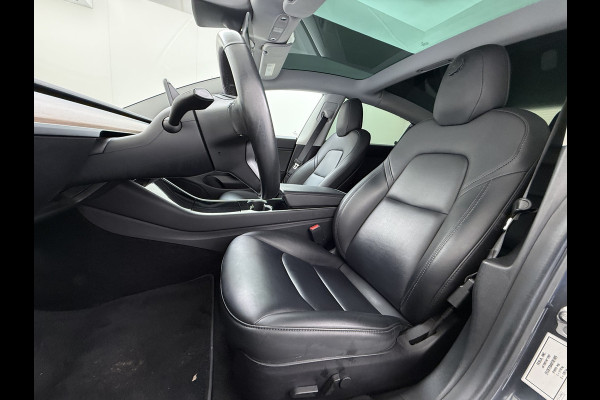 Tesla Model 3 Long Range AWD 75kWh AutoPilot Leder Panoramadak Adaptive-Cruise Camera's Elektr.-Stuur+Stoelen+Spiegels+Geheugen+Easy-Entry+Ver SOH 87% Navi LED DAB Voorverwarmen interieur Keyless One-Pedal-Drive 4WD Origineel Nederlandse Auto