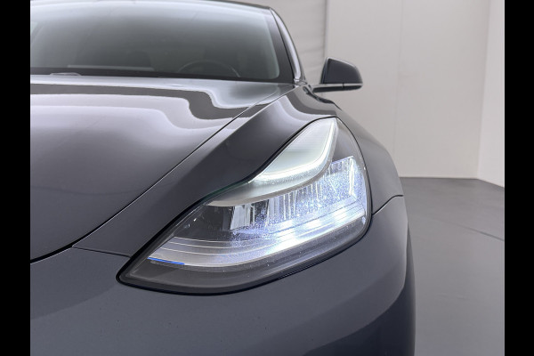 Tesla Model 3 Long Range AWD 75kWh AutoPilot Leder Panoramadak Adaptive-Cruise Camera's Elektr.-Stuur+Stoelen+Spiegels+Geheugen+Easy-Entry+Ver SOH 87% Navi LED DAB Voorverwarmen interieur Keyless One-Pedal-Drive 4WD Origineel Nederlandse Auto