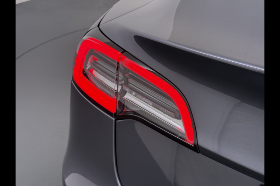 Tesla Model 3 Long Range AWD 75kWh AutoPilot Leder Panoramadak Adaptive-Cruise Camera's Elektr.-Stuur+Stoelen+Spiegels+Geheugen+Easy-Entry+Ver SOH 87% Navi LED DAB Voorverwarmen interieur Keyless One-Pedal-Drive 4WD Origineel Nederlandse Auto