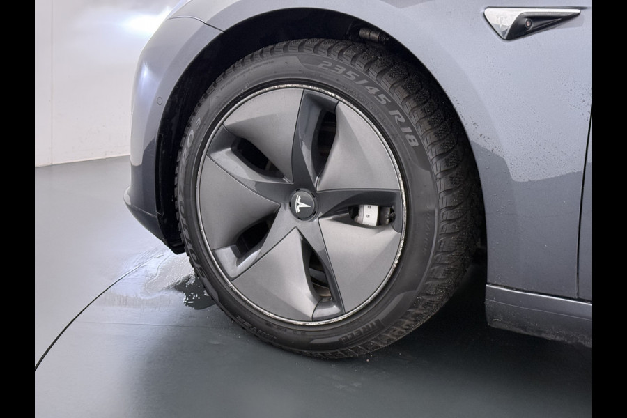 Tesla Model 3 Long Range AWD 75kWh AutoPilot Leder Panoramadak Adaptive-Cruise Camera's Elektr.-Stuur+Stoelen+Spiegels+Geheugen+Easy-Entry+Ver SOH 87% Navi LED DAB Voorverwarmen interieur Keyless One-Pedal-Drive 4WD Origineel Nederlandse Auto
