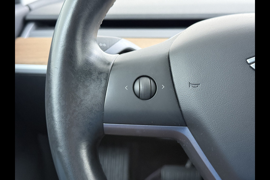 Tesla Model 3 Long Range AWD 75kWh AutoPilot Leder Panoramadak Adaptive-Cruise Camera's Elektr.-Stuur+Stoelen+Spiegels+Geheugen+Easy-Entry+Ver SOH 87% Navi LED DAB Voorverwarmen interieur Keyless One-Pedal-Drive 4WD Origineel Nederlandse Auto