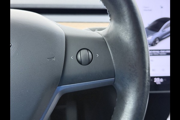Tesla Model 3 Long Range AWD 75kWh AutoPilot Leder Panoramadak Adaptive-Cruise Camera's Elektr.-Stuur+Stoelen+Spiegels+Geheugen+Easy-Entry+Ver SOH 87% Navi LED DAB Voorverwarmen interieur Keyless One-Pedal-Drive 4WD Origineel Nederlandse Auto