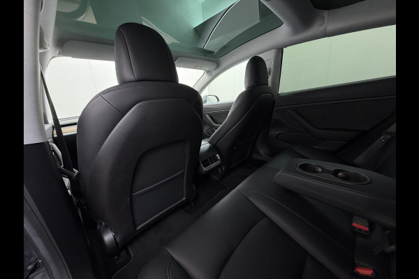 Tesla Model 3 Long Range AWD 75kWh AutoPilot Leder Panoramadak Adaptive-Cruise Camera's Elektr.-Stuur+Stoelen+Spiegels+Geheugen+Easy-Entry+Ver SOH 87% Navi LED DAB Voorverwarmen interieur Keyless One-Pedal-Drive 4WD Origineel Nederlandse Auto
