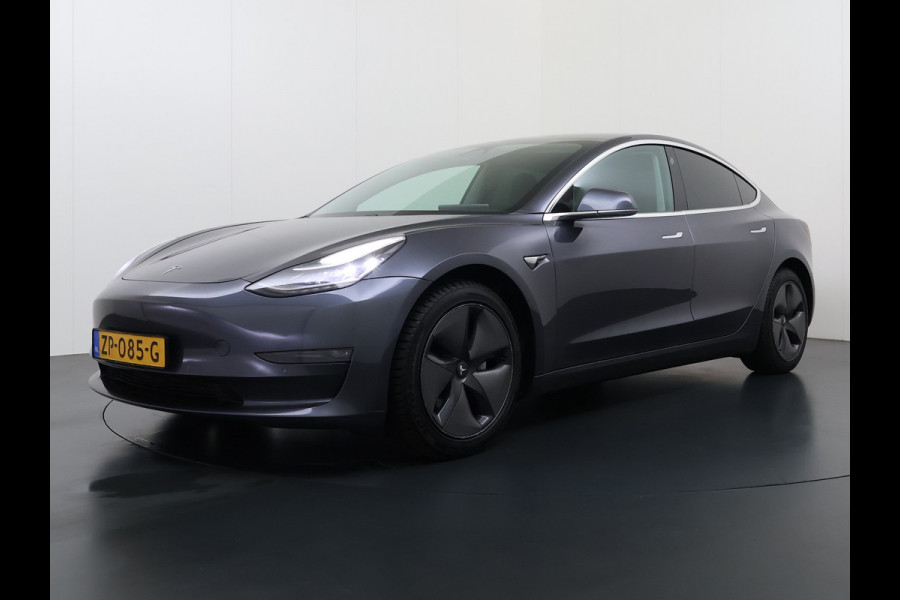 Tesla Model 3 Long Range AWD 75kWh AutoPilot Leder Panoramadak Adaptive-Cruise Camera's Elektr.-Stuur+Stoelen+Spiegels+Geheugen+Easy-Entry+Ver SOH 87% Navi LED DAB Voorverwarmen interieur Keyless One-Pedal-Drive 4WD Origineel Nederlandse Auto