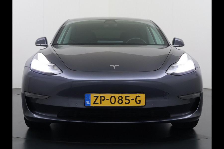 Tesla Model 3 Long Range AWD 75kWh AutoPilot Leder Panoramadak Adaptive-Cruise Camera's Elektr.-Stuur+Stoelen+Spiegels+Geheugen+Easy-Entry+Ver SOH 87% Navi LED DAB Voorverwarmen interieur Keyless One-Pedal-Drive 4WD Origineel Nederlandse Auto