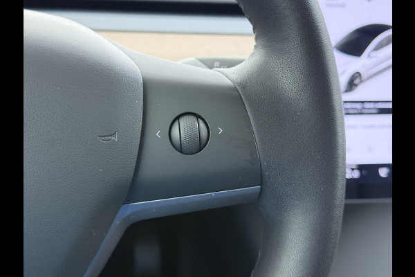 Tesla Model 3 SR+ 325PK LFP-Accu AutoPilot Leer Pano-Dak Adaptive Cruise Lmv 18" Camera's Elektr.-Stuur+Stoelen+Spiegels+Geheugen+Easy-Entry+V SOH 88% Ecc Navi Led DAB Voorverwarmen interieur via App Keyless One-Pedal-Drive Origineel Nederlandse Auto Fabrieksgarantie op Accu en Motor tot 11-12-2028/160.000km LFP accu dus 100% opladen!