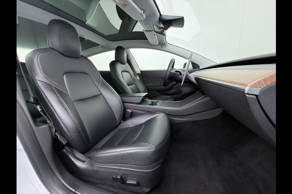Tesla Model 3 SR+ 325PK LFP-Accu AutoPilot Leer Pano-Dak Adaptive Cruise Lmv 18" Camera's Elektr.-Stuur+Stoelen+Spiegels+Geheugen+Easy-Entry+V SOH 88% Ecc Navi Led DAB Voorverwarmen interieur via App Keyless One-Pedal-Drive Origineel Nederlandse Auto Fabrieksgarantie op Accu en Motor tot 11-12-2028/160.000km LFP accu dus 100% opladen!