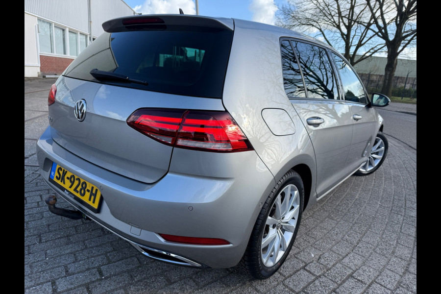Volkswagen Golf 1.0 TSI 2018 DSG HIGH-LINE LED ACC KEYLESS NAP LUXE ALCANTARA