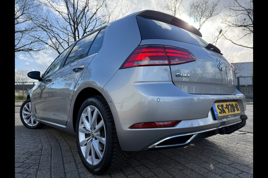 Volkswagen Golf 1.0 TSI 2018 DSG HIGH-LINE LED ACC KEYLESS NAP LUXE ALCANTARA