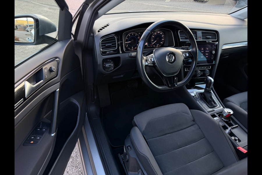 Volkswagen Golf 1.0 TSI 2018 DSG HIGH-LINE LED ACC KEYLESS NAP LUXE ALCANTARA