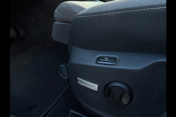 Volkswagen Golf 1.0 TSI 2018 DSG HIGH-LINE LED ACC KEYLESS NAP LUXE ALCANTARA