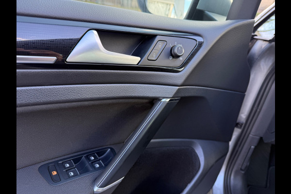 Volkswagen Golf 1.0 TSI 2018 DSG HIGH-LINE LED ACC KEYLESS NAP LUXE ALCANTARA