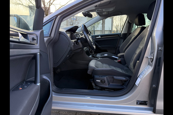 Volkswagen Golf 1.0 TSI 2018 DSG HIGH-LINE LED ACC KEYLESS NAP LUXE ALCANTARA