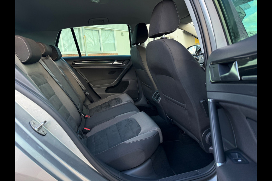 Volkswagen Golf 1.0 TSI 2018 DSG HIGH-LINE LED ACC KEYLESS NAP LUXE ALCANTARA