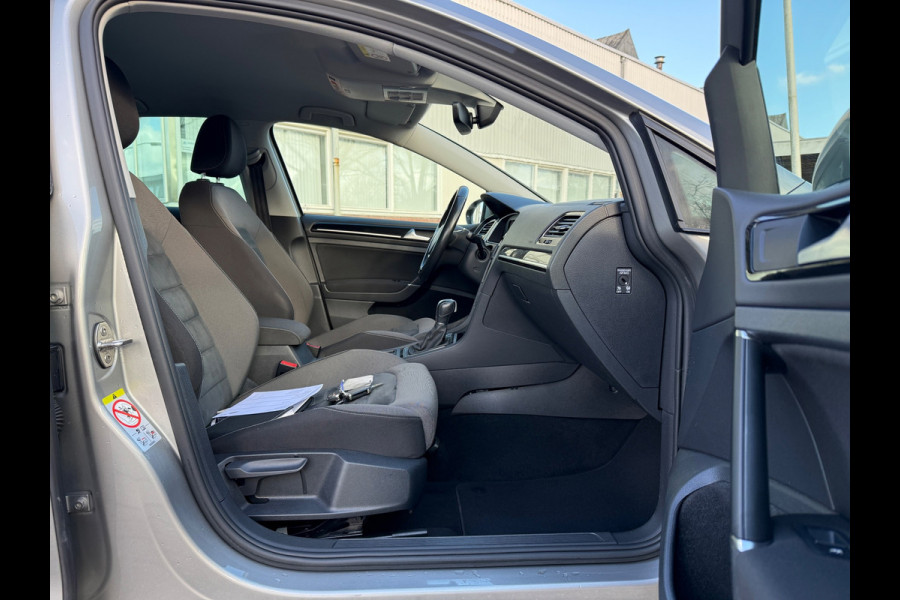 Volkswagen Golf 1.0 TSI 2018 DSG HIGH-LINE LED ACC KEYLESS NAP LUXE ALCANTARA