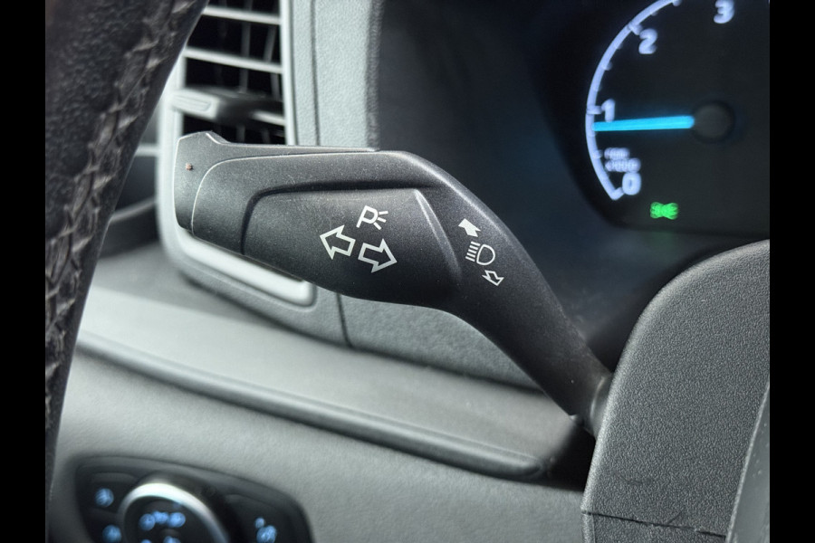 Ford Transit Custom 280 2.0TDCI L1H1 Trend 3-Persoons Trekhaak Airco Cruise Control Bluetooth Pdc Betonplex vloer Wandbetimmering Kasteninbouw Achterdeuren Schuifdeur 1e Eigenaar Euro 6 Origineel Nederlandse Auto