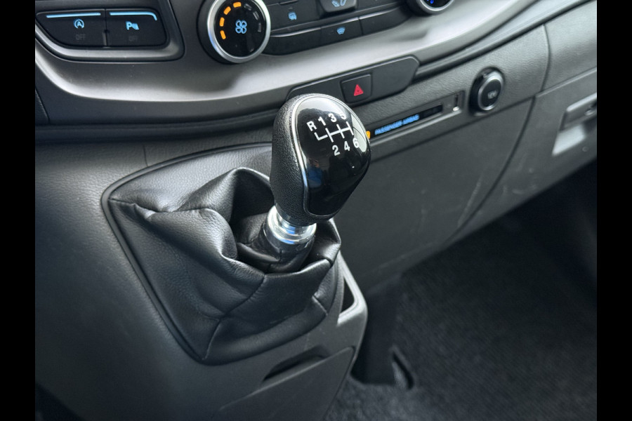 Ford Transit Custom 280 2.0TDCI L1H1 Trend 3-Persoons Trekhaak Airco Cruise Control Bluetooth Pdc Betonplex vloer Wandbetimmering Kasteninbouw Achterdeuren Schuifdeur 1e Eigenaar Euro 6 Origineel Nederlandse Auto