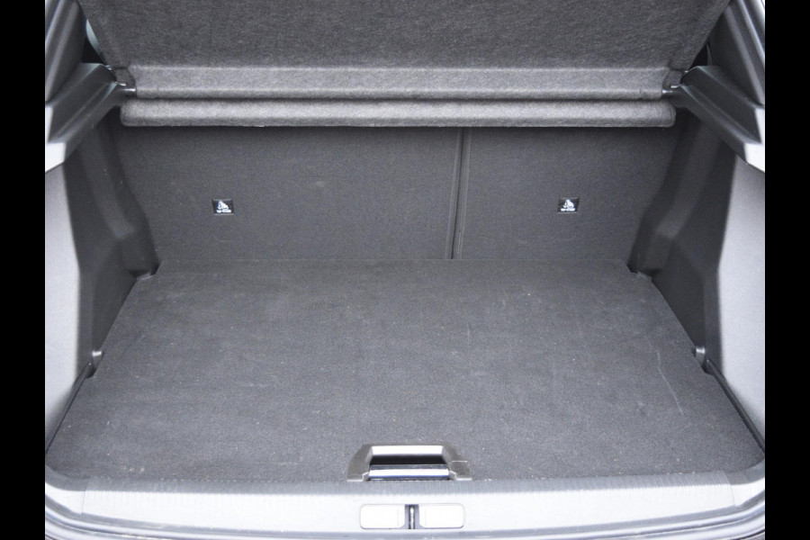 Peugeot 2008 1.2 Hybrid 136 Allure CAMERA MET SENSOREN | NAVI & CARPLAY | STOELVERWARMING |