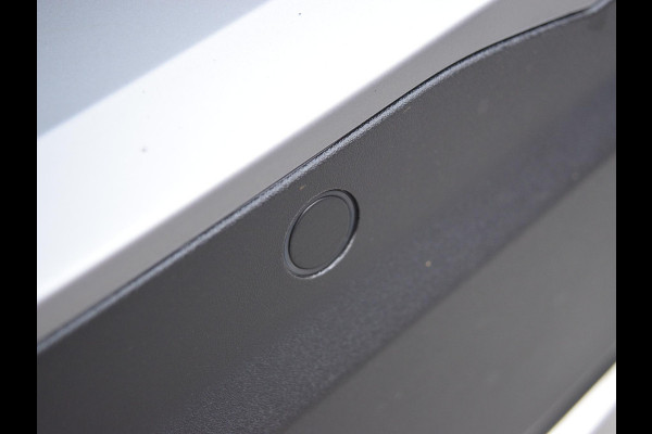 Peugeot 2008 1.2 Hybrid 136 Allure CAMERA MET SENSOREN | NAVI & CARPLAY | STOELVERWARMING |