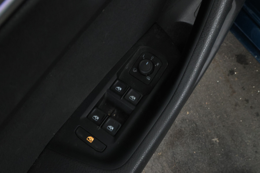 Volkswagen Passat Variant 2.0 TDI Business Automaat, Navigatie, Apple carplay, Climate,