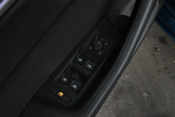 Volkswagen Passat Variant 2.0 TDI Business Automaat, Navigatie, Apple carplay, Climate,