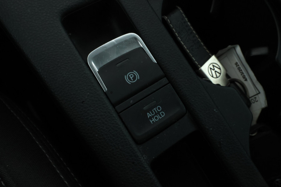 Volkswagen Passat Variant 2.0 TDI Business Automaat, Navigatie, Apple carplay, Climate,