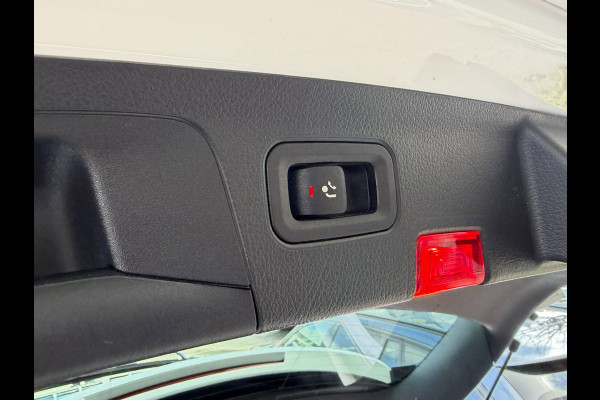 Mercedes-Benz A-Klasse 250 Premium Plus AMG-Pakket l Sfeerverlichting l Widescreen