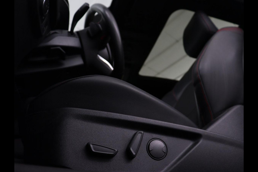 Ford Focus 1.5 EcoBoost ST Line X | Panoramadak | Trekhaak | Adaptive cruise | Stoelverwarming | Half leder | Camera | Carplay | Elektrische stoel | Stuurverwarming | Full LED | Navigatie | Climate control