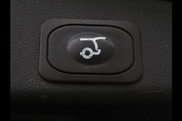 Ford Focus 1.5 EcoBoost ST Line X | Panoramadak | Trekhaak | Adaptive cruise | Stoelverwarming | Half leder | Camera | Carplay | Elektrische stoel | Stuurverwarming | Full LED | Navigatie | Climate control