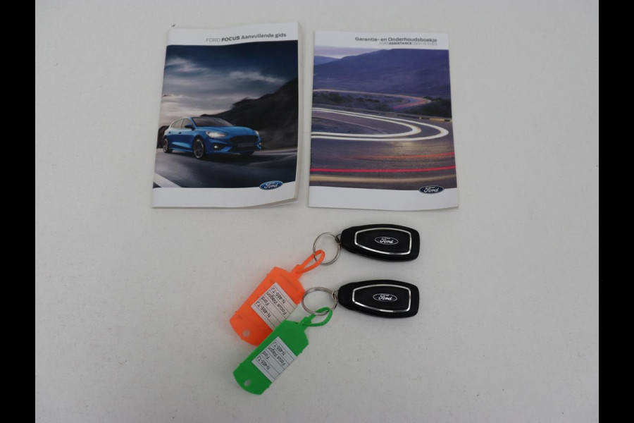 Ford Focus 1.5 EcoBoost ST Line X | Panoramadak | Trekhaak | Adaptive cruise | Stoelverwarming | Half leder | Camera | Carplay | Elektrische stoel | Stuurverwarming | Full LED | Navigatie | Climate control