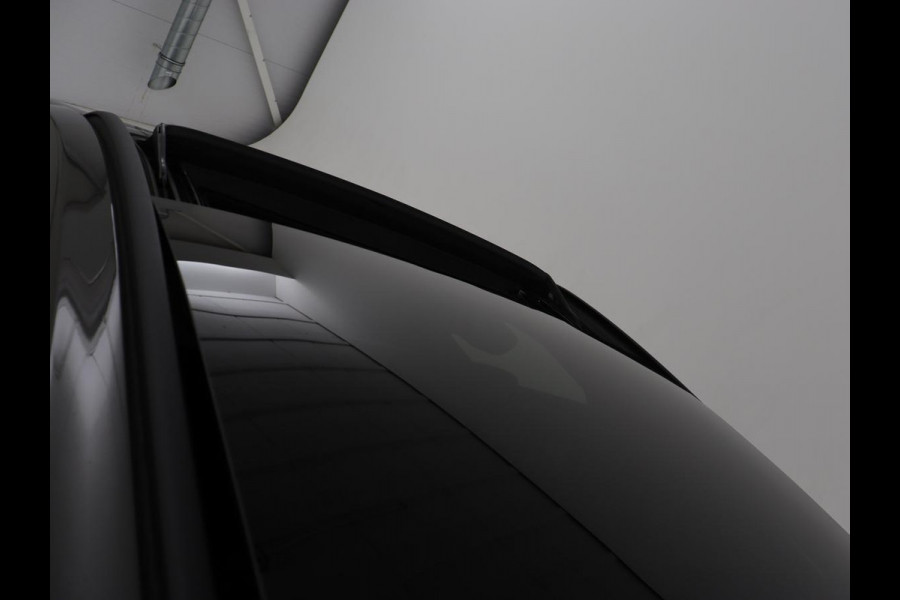 Ford Focus 1.5 EcoBoost ST Line X | Panoramadak | Trekhaak | Adaptive cruise | Stoelverwarming | Half leder | Camera | Carplay | Elektrische stoel | Stuurverwarming | Full LED | Navigatie | Climate control