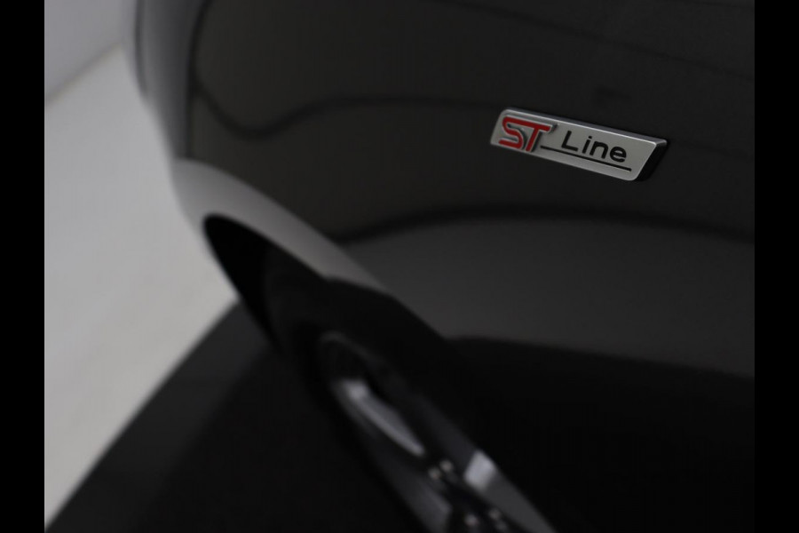 Ford Focus 1.5 EcoBoost ST Line X | Panoramadak | Trekhaak | Adaptive cruise | Stoelverwarming | Half leder | Camera | Carplay | Elektrische stoel | Stuurverwarming | Full LED | Navigatie | Climate control