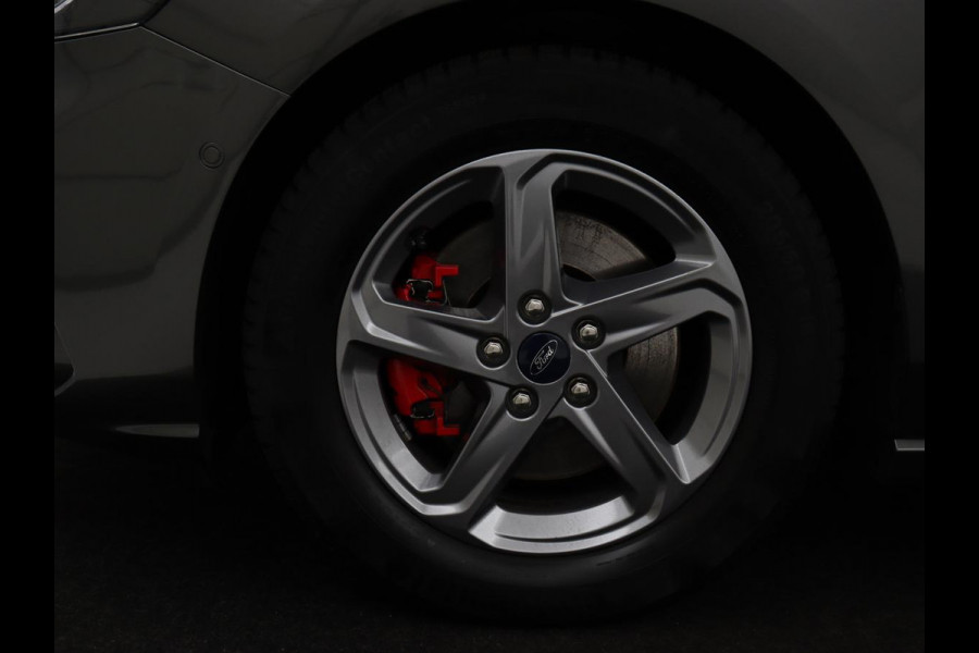 Ford Focus 1.5 EcoBoost ST Line X | Panoramadak | Trekhaak | Adaptive cruise | Stoelverwarming | Half leder | Camera | Carplay | Elektrische stoel | Stuurverwarming | Full LED | Navigatie | Climate control