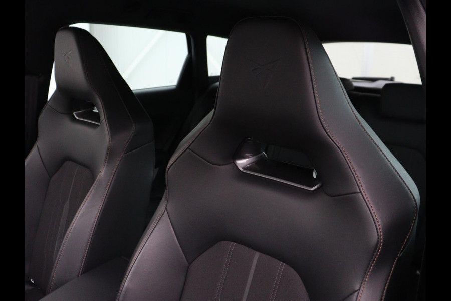 CUPRA Leon 1.4 e-Hybrid | Stoelverwarming | Adaptive cruise | Camera | Half leder | Navigatie | Keyless | Full LED | Sfeerverlichting | Park Assist | Sportstoelen | Stuurverwarming | PHEV | Plug In