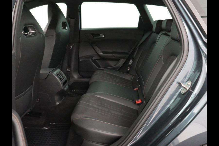 CUPRA Leon 1.4 e-Hybrid | Stoelverwarming | Adaptive cruise | Camera | Half leder | Navigatie | Keyless | Full LED | Sfeerverlichting | Park Assist | Sportstoelen | Stuurverwarming | PHEV | Plug In