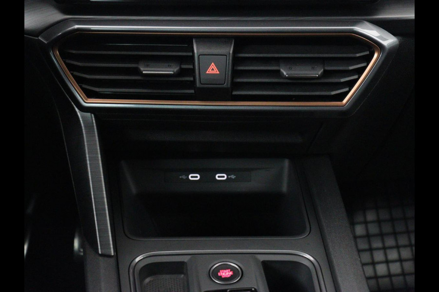 CUPRA Leon 1.4 e-Hybrid | Stoelverwarming | Adaptive cruise | Camera | Half leder | Navigatie | Keyless | Full LED | Sfeerverlichting | Park Assist | Sportstoelen | Stuurverwarming | PHEV | Plug In