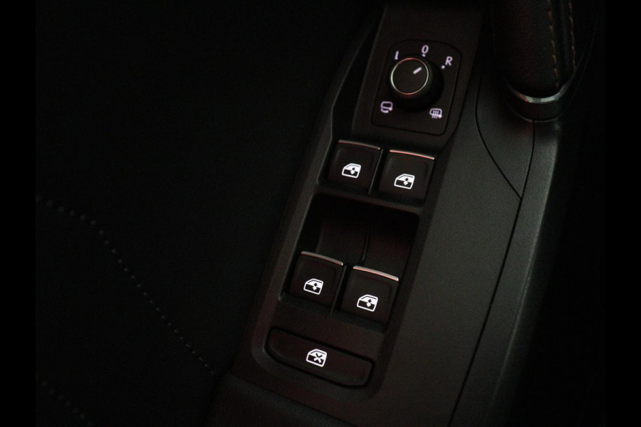 CUPRA Leon 1.4 e-Hybrid | Stoelverwarming | Adaptive cruise | Camera | Half leder | Navigatie | Keyless | Full LED | Sfeerverlichting | Park Assist | Sportstoelen | Stuurverwarming | PHEV | Plug In