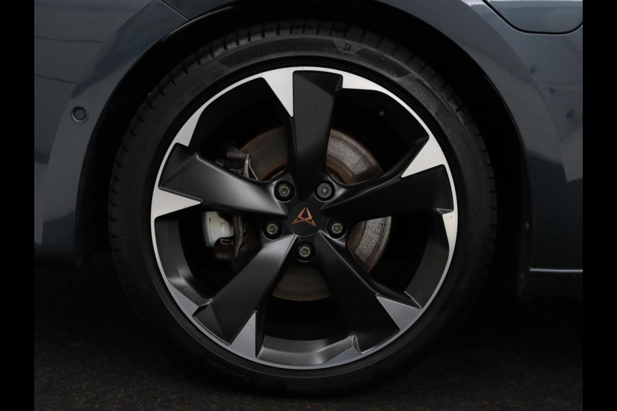 CUPRA Leon 1.4 e-Hybrid | Stoelverwarming | Adaptive cruise | Camera | Half leder | Navigatie | Keyless | Full LED | Sfeerverlichting | Park Assist | Sportstoelen | Stuurverwarming | PHEV | Plug In