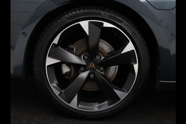 CUPRA Leon 1.4 e-Hybrid | Stoelverwarming | Adaptive cruise | Camera | Half leder | Navigatie | Keyless | Full LED | Sfeerverlichting | Park Assist | Sportstoelen | Stuurverwarming | PHEV | Plug In