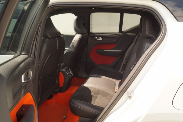 Volvo XC40 Recharge P8 AWD R-Design -SOH92%-PANO-NAVI-ECC-