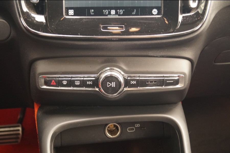 Volvo XC40 Recharge P8 AWD R-Design -SOH92%-PANO-NAVI-ECC-