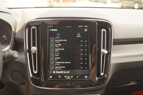 Volvo XC40 Recharge P8 AWD R-Design -SOH92%-PANO-NAVI-ECC-