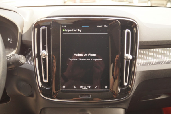 Volvo XC40 Recharge P8 AWD R-Design -SOH92%-PANO-NAVI-ECC-