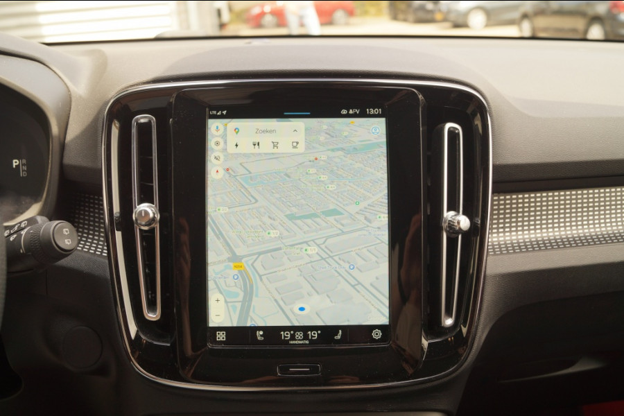 Volvo XC40 Recharge P8 AWD R-Design -SOH92%-PANO-NAVI-ECC-