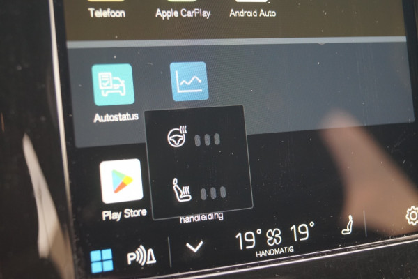 Volvo XC40 Recharge P8 AWD R-Design -SOH92%-PANO-NAVI-ECC-